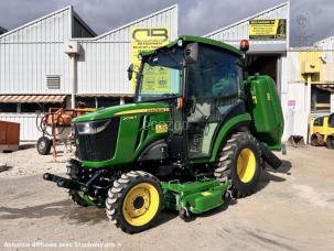 Micro tracteur John Deere 2038R avec plateau de coupe et bas de ramassage