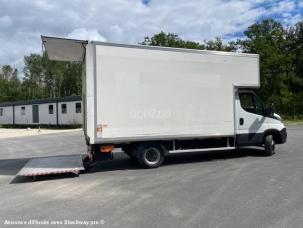 Fourgon avec parois et toit rigide Iveco Daily