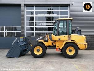 Chargeuse  Volvo L30G