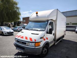 Fourgon avec parois et toit rigide Iveco AVEC HAYON DIESEL