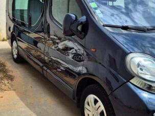 Fourgon avec parois et toit rigide Renault Trafic