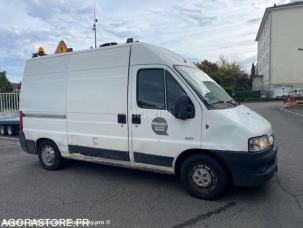 Fourgon avec parois et toit rigide Peugeot Boxer