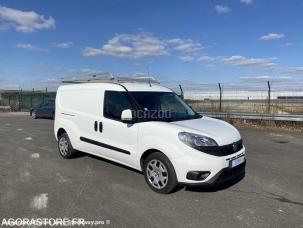 Fourgon avec parois et toit rigide Fiat DOBLO