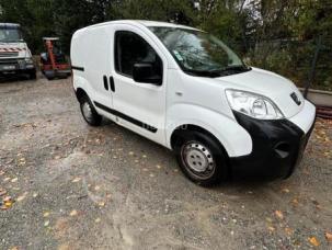 Fourgon avec parois et toit rigide Peugeot Bipper