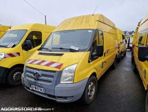 Fourgon avec parois et toit rigide Ford Transit