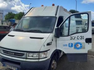 Fourgon avec parois et toit rigide Iveco 35C14