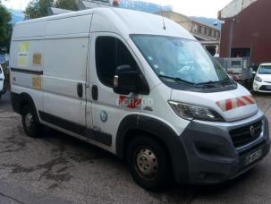 Fourgon avec parois et toit rigide Fiat Ducato