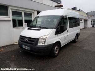 Fourgon avec parois et toit rigide Ford Transit