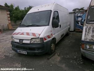 Fourgon avec parois et toit rigide Peugeot Boxer