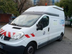 Fourgon avec parois et toit rigide Renault Trafic