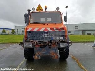 Benne basculante de chantier et de TP Mercedes Unimog