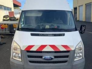 Fourgon avec parois et toit rigide Ford Transit