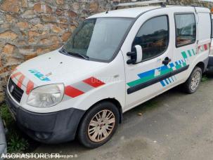 Fourgon avec parois et toit rigide Fiat DOBLO