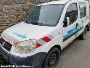 Fourgon avec parois et toit rigide Fiat DOBLO