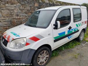 Fourgon avec parois et toit rigide Fiat DOBLO