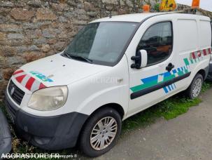 Fourgon avec parois et toit rigide Fiat DOBLO