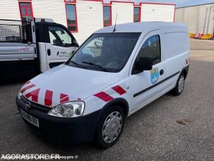 Fourgon avec parois et toit rigide Opel Combo