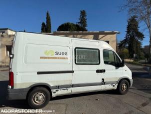 Fourgon avec parois et toit rigide Renault Master