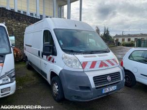 Fourgon avec parois et toit rigide Fiat Ducato