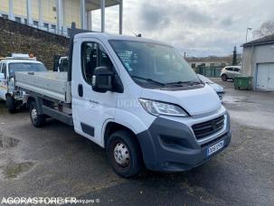 Fourgon avec parois et toit rigide Fiat Ducato