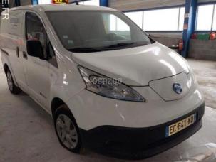 Fourgon avec parois et toit rigide Nissan NV200