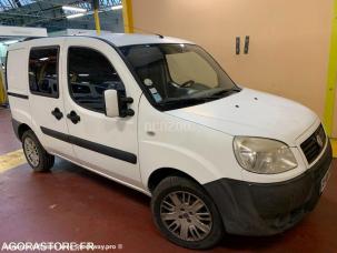 Fourgon avec parois et toit rigide Fiat DOBLO