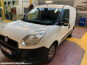 Fourgon avec parois et toit rigide Fiat DOBLO