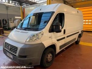 Fourgon avec parois et toit rigide Fiat Ducato