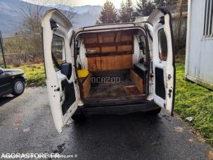 Fourgon avec parois et toit rigide Peugeot Bipper