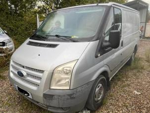 Fourgon avec parois et toit rigide Ford Transit