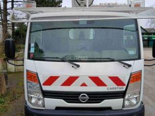 Fourgon avec parois et toit rigide Nissan Cabstar