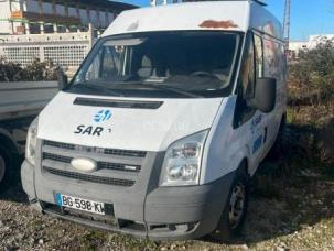 Fourgon avec parois et toit rigide Ford Transit