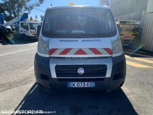 Fourgon avec parois et toit rigide Fiat Ducato