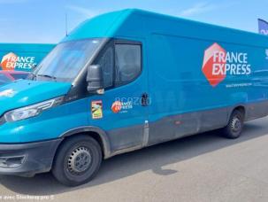 Fourgon avec parois et toit rigide Iveco Daily